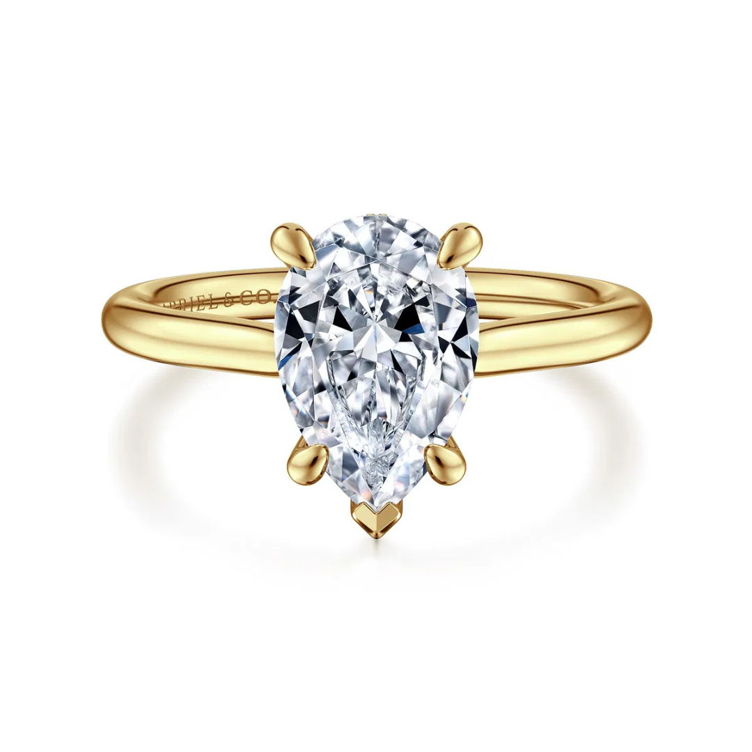 Yellow Gold Pear Solitaire Engagement Ring (842652)